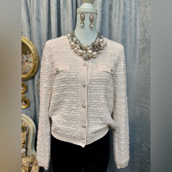 Elegant Cream Cardigan with Pearl Accents and Jewelry Set - Picture 1 of 11